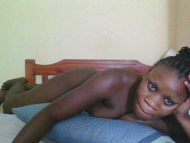 le modèle Babyrozzilah est en webcam porno dans un show sur le site bongacams, il possède les tags suivants: Ebony,Brunette,Trimmed