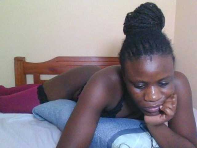 le modèle Babyrozzilah est en webcam porno dans un show sur le site bongacams, il possède les tags suivants: Ebony,Brunette,Trimmed