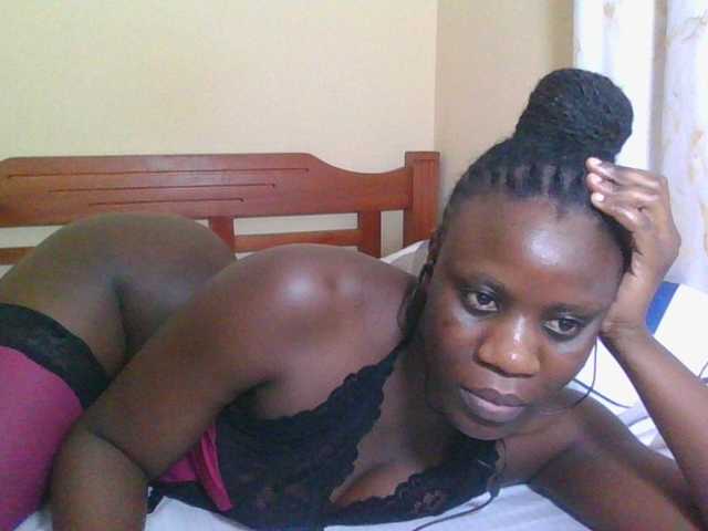 le modèle Babyrozzilah est en webcam porno dans un show sur le site bongacams, il possède les tags suivants: Ebony,Brunette,Trimmed
