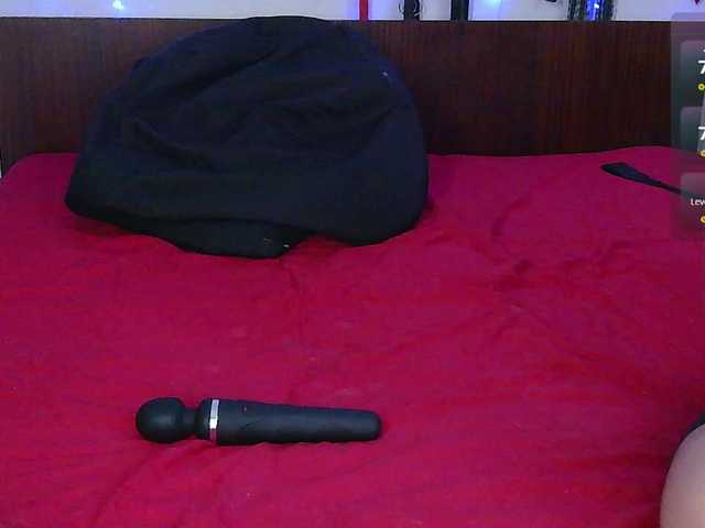 Bella-flirt live cam on BongaCams