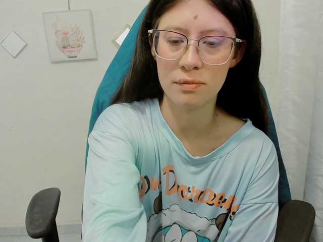 le modèle ZooeyBelair est en webcam porno dans un show sur le site bongacams, il possède les tags suivants: Latino/Hispanic,Brunette,Shaved
