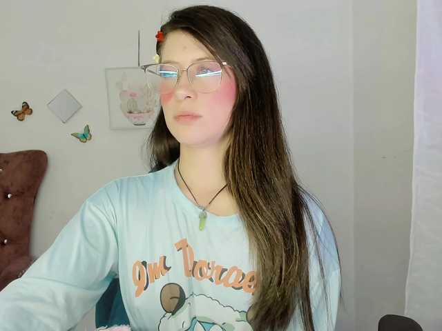 le modèle ZooeyBelair est en webcam porno dans un show sur le site bongacams, il possède les tags suivants: Latino/Hispanic,Brunette,Shaved
