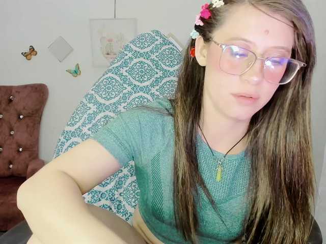 le modèle ZooeyBelair est en webcam porno dans un show sur le site bongacams, il possède les tags suivants: Latino/Hispanic,Brunette,Shaved