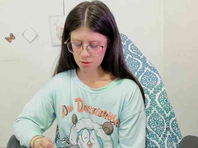 zooeybelair's live room