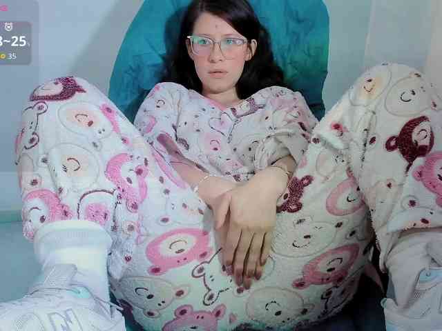 ZooeyBelair webcam