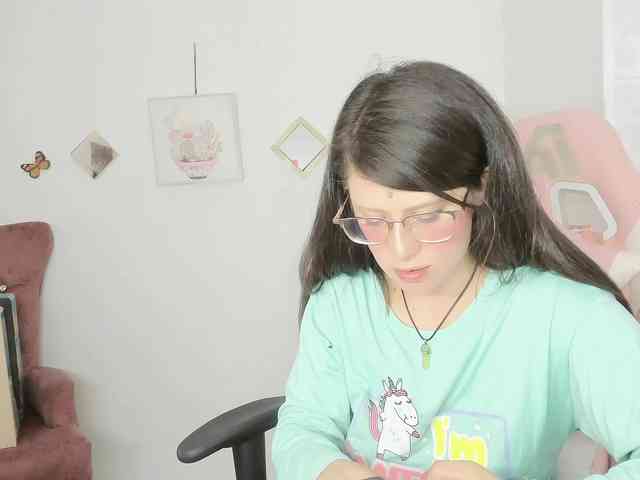 ZooeyBelair webcam