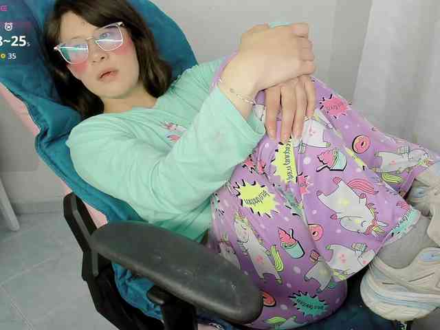 ZooeyBelair webcam