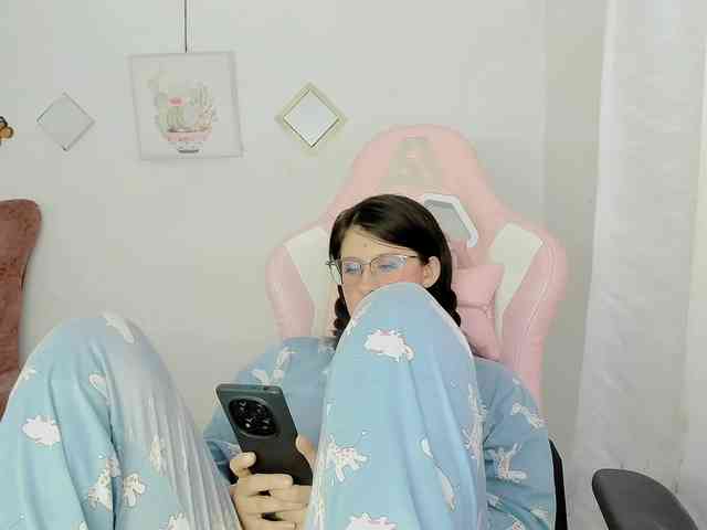 ZooeyBelair webcam