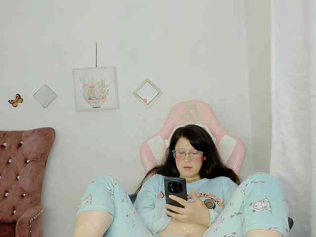 zooeybelair's live room