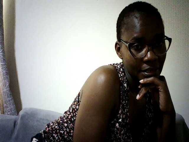 Pierra77 live cam on BongaCams