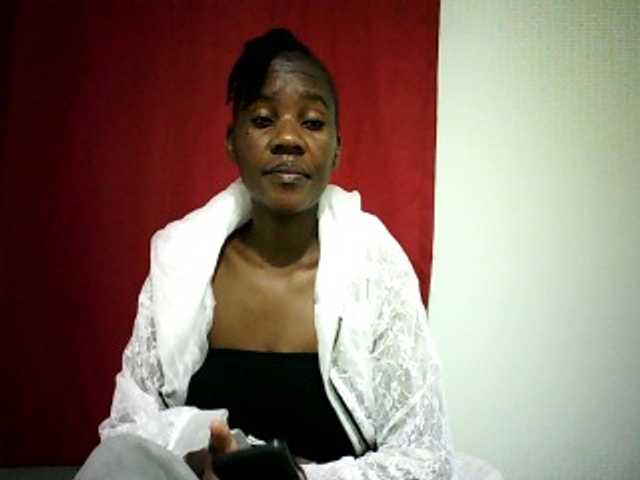 Pierra77 live cam on BongaCams