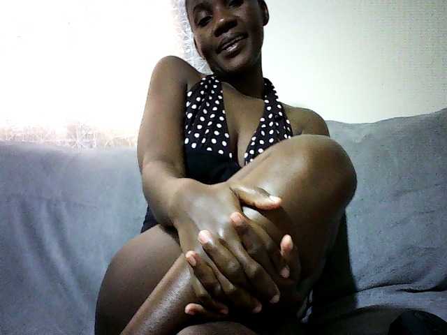 Pierra77 live cam on BongaCams