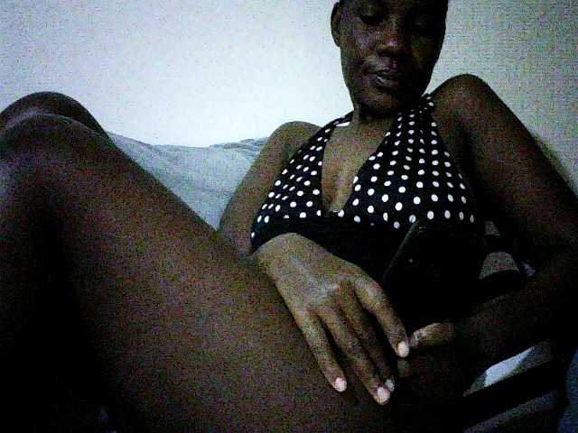Pierra77 live cam on BongaCams