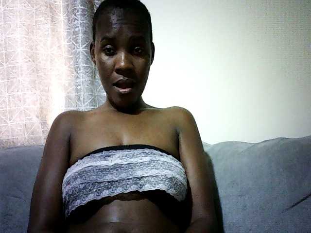Pierra77 live cam on BongaCams