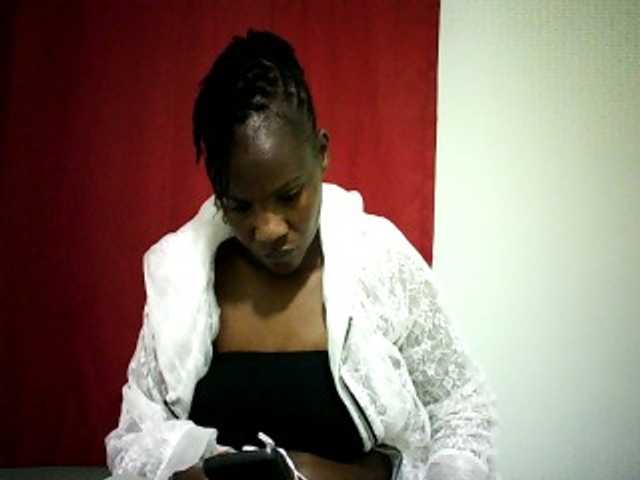 Pierra77 live cam on BongaCams