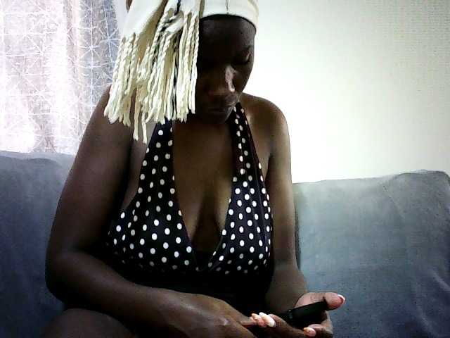 Pierra77 live cam on BongaCams