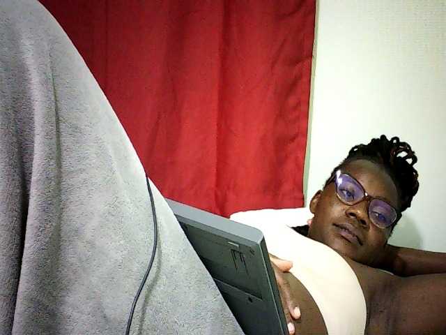 Pierra77 Live Cam on BongaCams