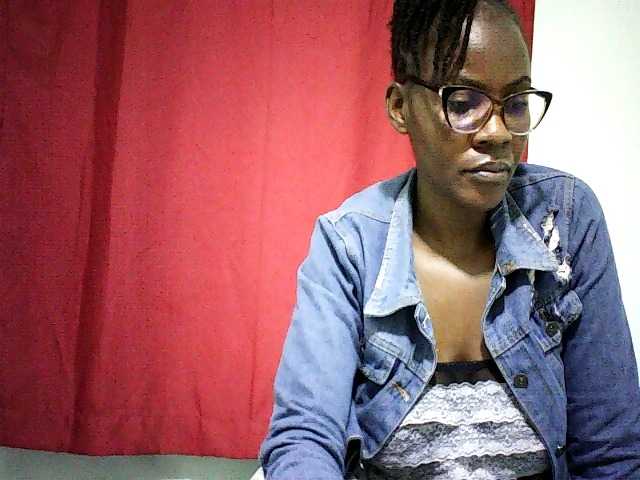 Pierra77 live cam on BongaCams