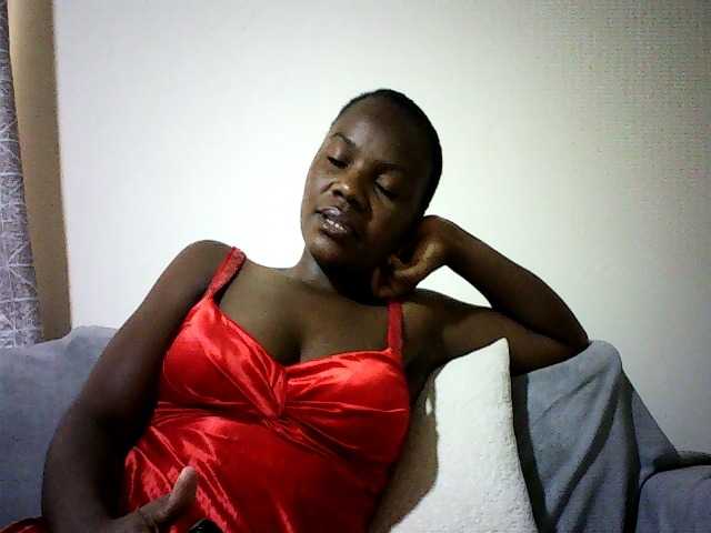Pierra77 live cam on BongaCams