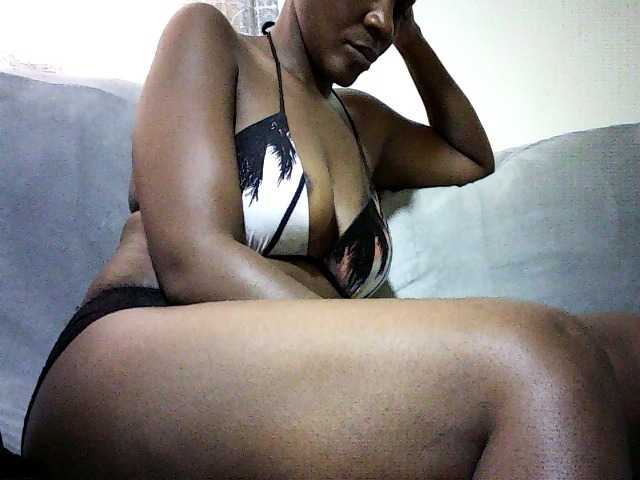 Pierra77 live cam on BongaCams