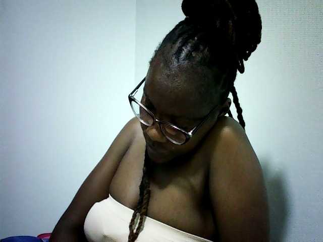 Pierra77 Live Cam and Statistics on UnifiedCams