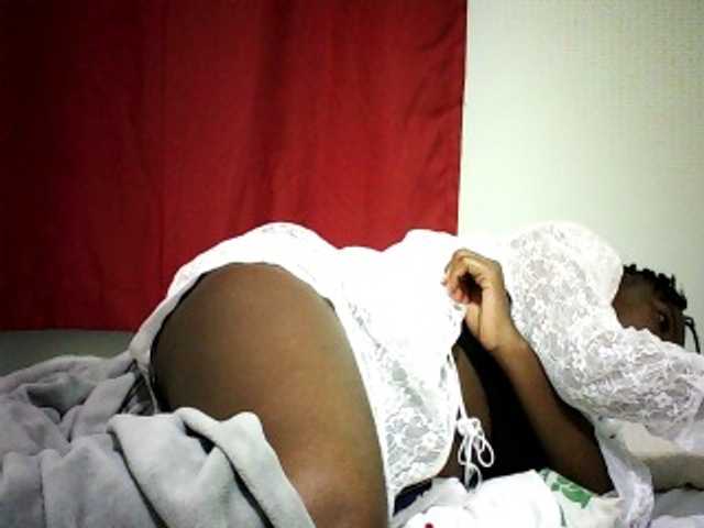 Pierra77 live cam on BongaCams