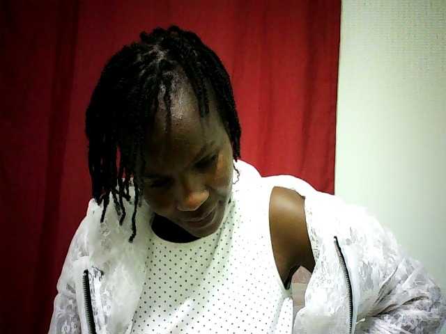 Pierra77 live cam on BongaCams