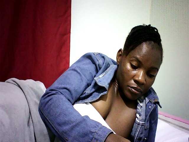 Pierra77 Live Cam on BongaCams
