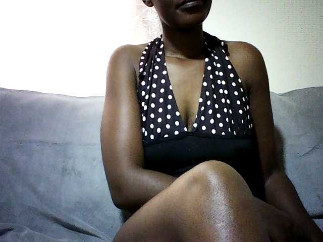 Pierra77 live cam on BongaCams