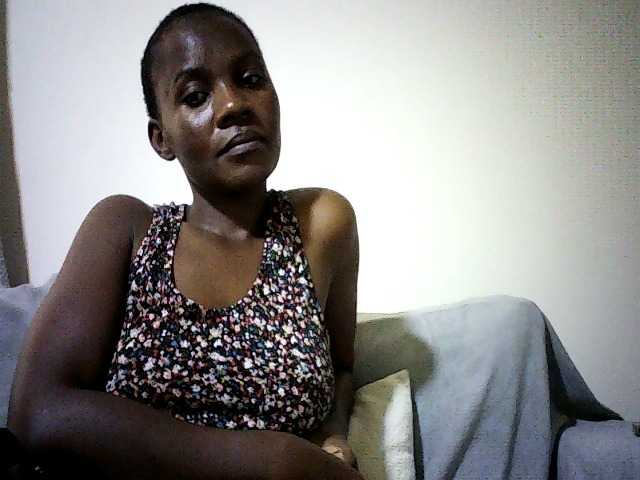 Pierra77 live cam on BongaCams