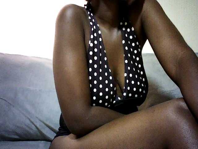 Pierra77 live cam on BongaCams