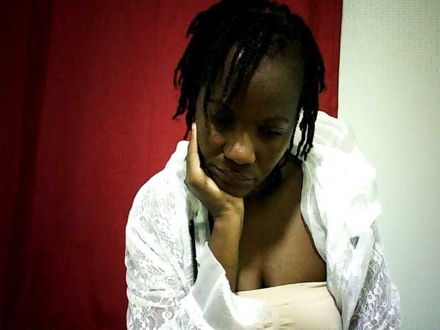 Pierra77 live cam on BongaCams