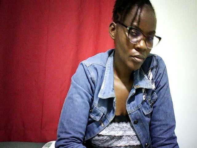 Pierra77 live cam on BongaCams