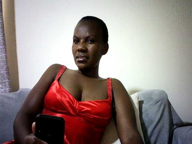 Pierra77 live cam on BongaCams