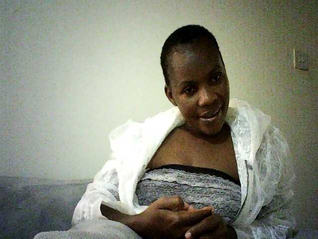 Pierra77 live cam on BongaCams