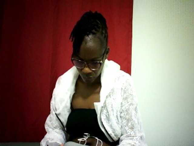 Pierra77 live cam on BongaCams