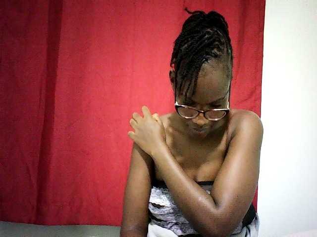 Pierra77 live cam on BongaCams