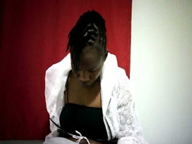 Pierra77 live cam on BongaCams