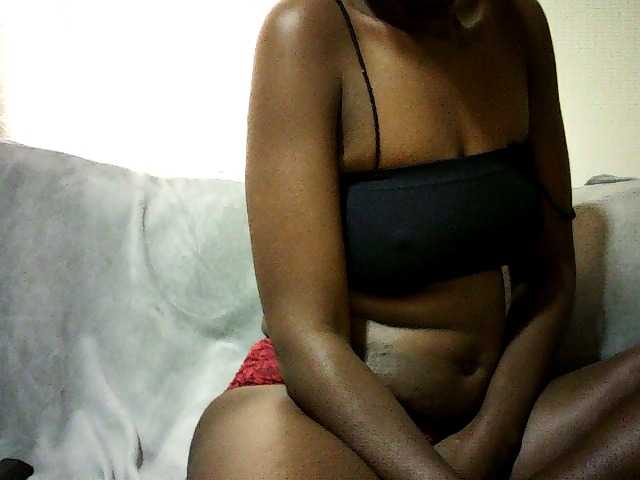 Pierra77 live cam on BongaCams
