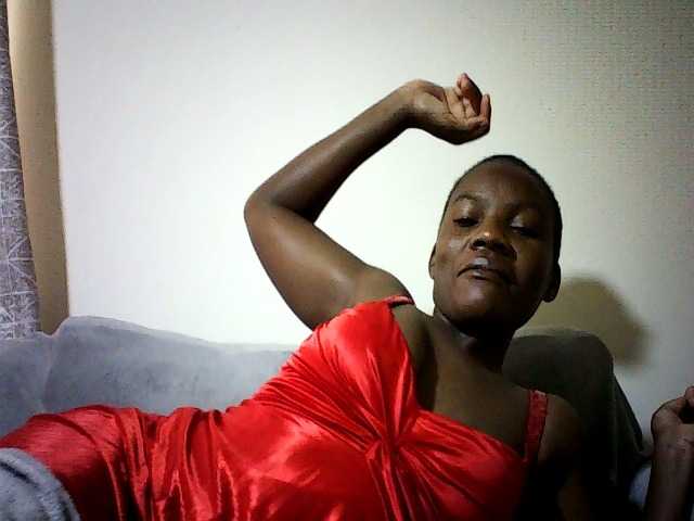Pierra77 live cam on BongaCams