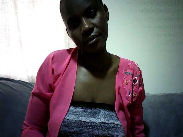 Pierra77 live cam on BongaCams