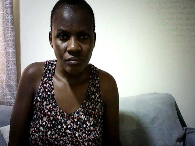 Pierra77 live cam on BongaCams