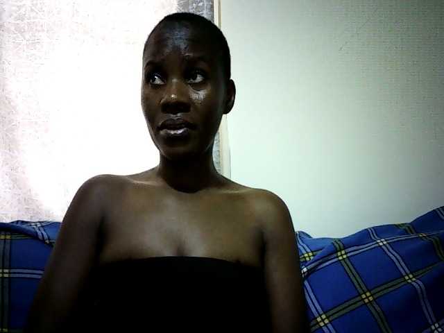 Pierra77 live cam on BongaCams