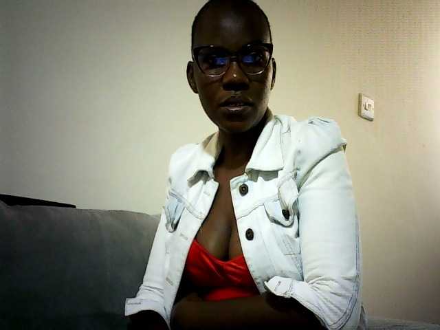 Pierra77 live cam on BongaCams