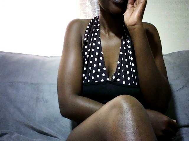 Pierra77 live cam on BongaCams