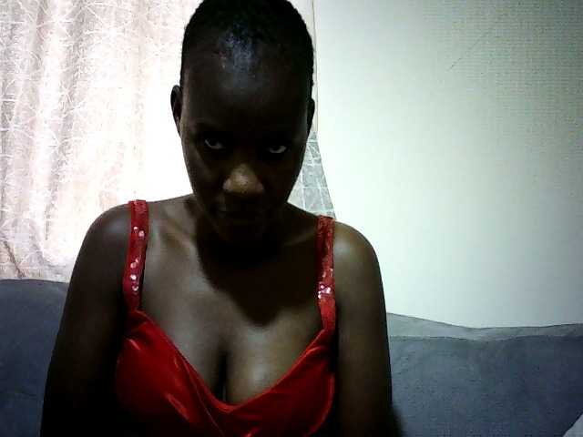 Pierra77 live cam on BongaCams