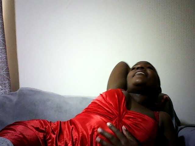 Pierra77 live cam on BongaCams