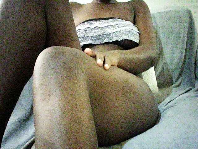 Pierra77 live cam on BongaCams