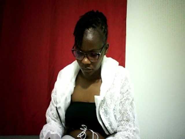 Pierra77 live cam on BongaCams