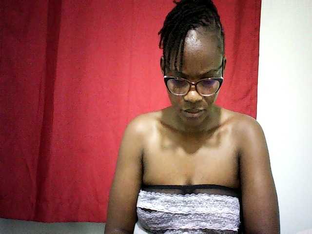 Pierra77 live cam on BongaCams